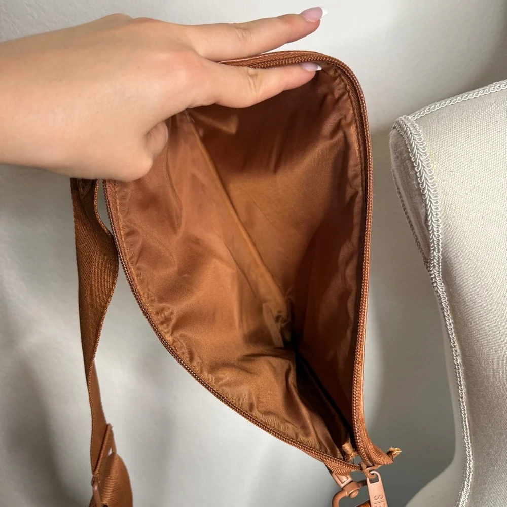 BEIS Croc Embossed Flat Travel Bag Brown Tan Adjustable Strap - Picture 8 of 9